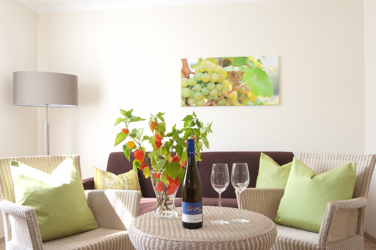Weingut Hees - Landgasthof Zum Jaeger Aus Kurpfalz Auen Room photo